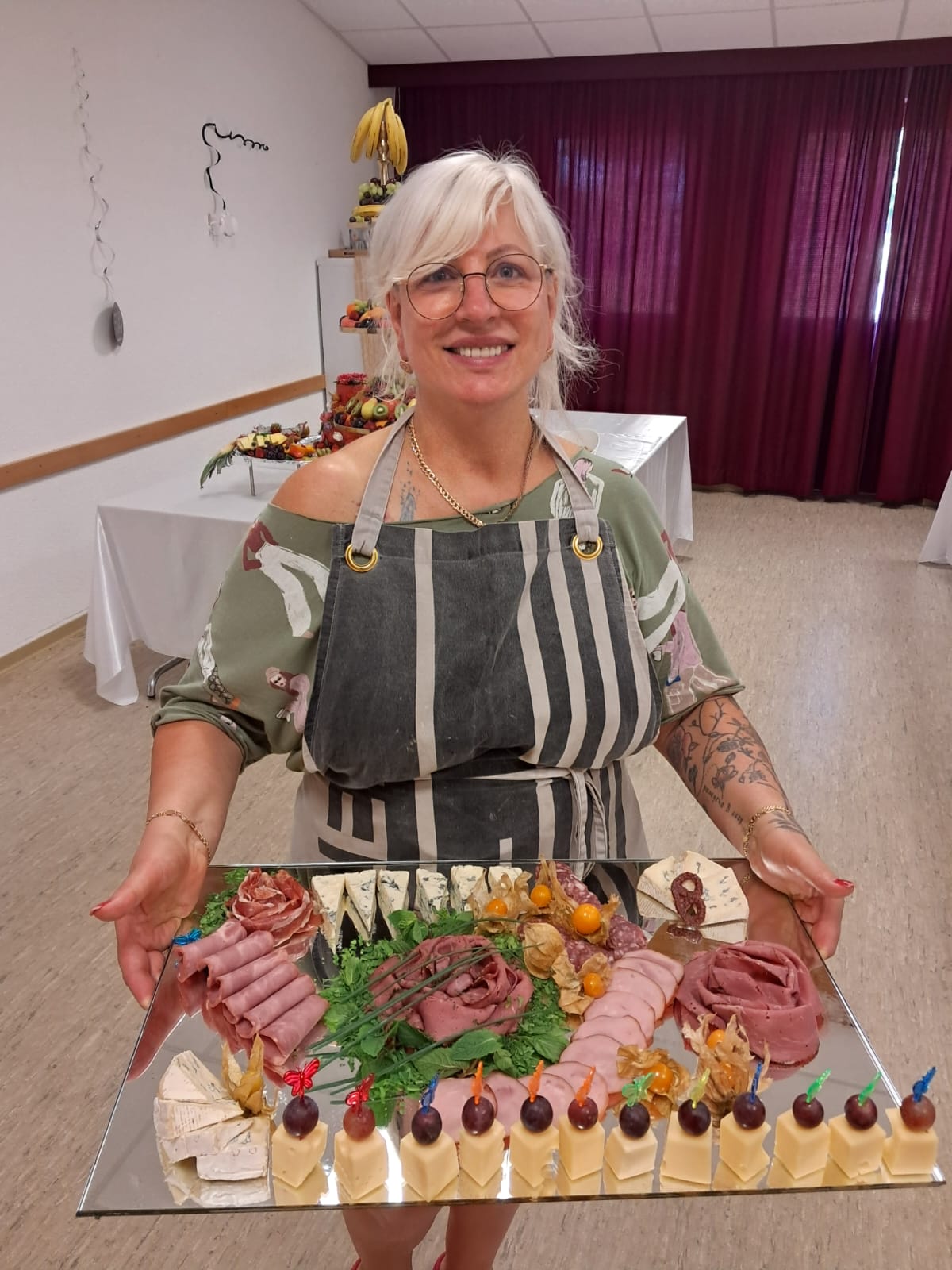 Anzhelika mit Wurstplatte